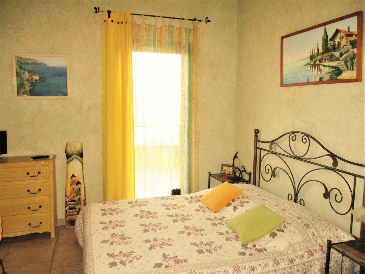 Les Mimosas Bed and Breakfast Menton Eksteriør billede